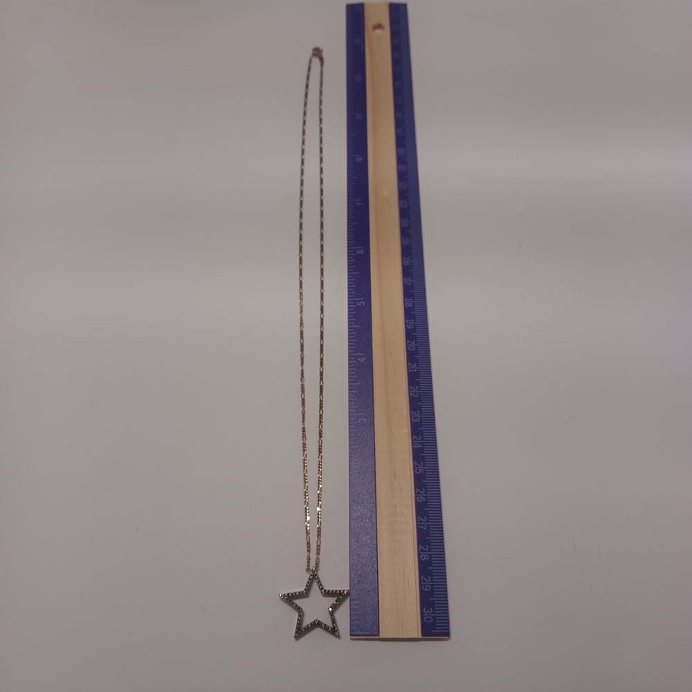 Elegant Silver Star Pendant Necklace - Picture 4 of 10